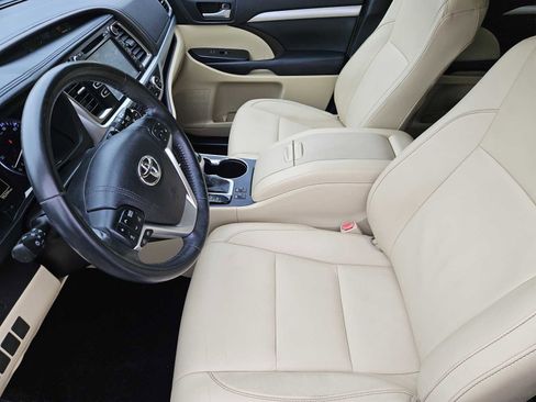 Used 2015 Toyota Highlander XLE image 13