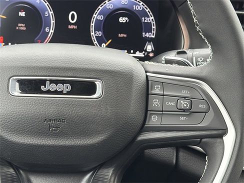 New 2025 Jeep Grand Cherokee L Altitude image 26