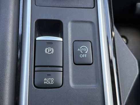 Used 2025 Nissan Pathfinder SV AWD/4WD image 10