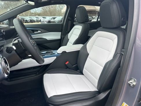 New 2026 Chevrolet Equinox EV LT image 9