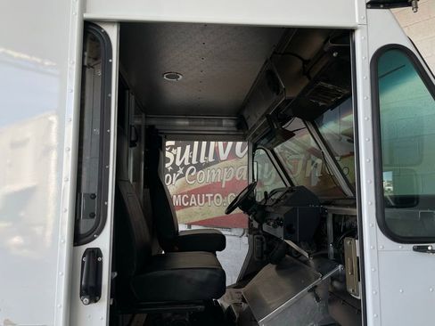 Used 2016 Ford E-350 and Econoline 350 Super Duty w/ A/C Prep Package RWD image 26