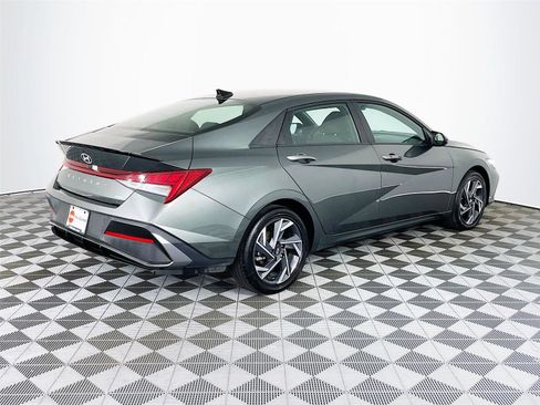 Certified 2025 Hyundai Elantra SEL FWD image 9