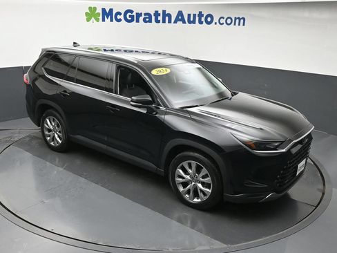 Used 2024 Toyota Grand Highlander AWD image 3