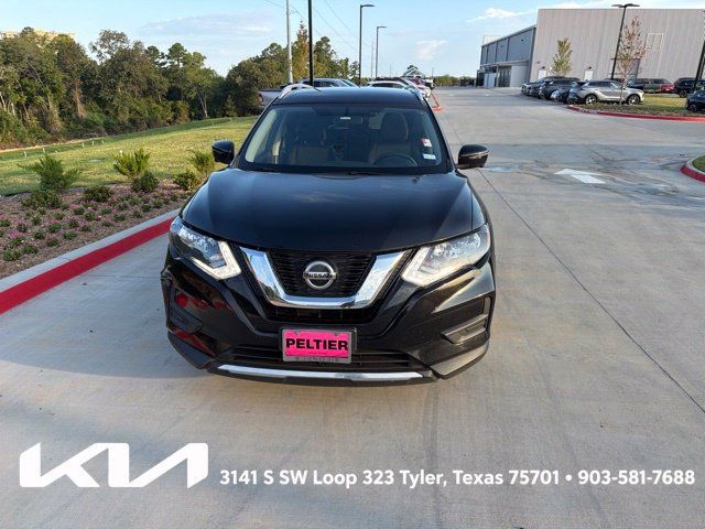 Used 2018 Nissan Rogue SV w/ Premium Package FWD image 2