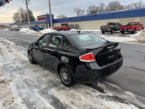 Used 2011 Ford Focus SE w/ Sedan SE Appearance Pkg image 6