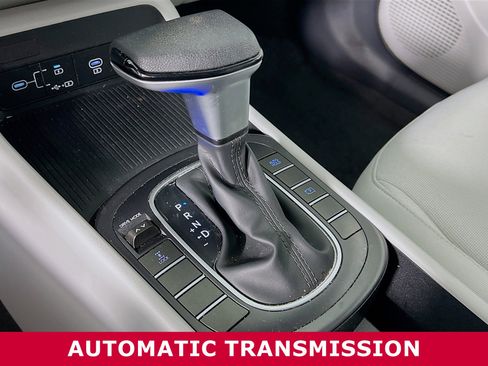 Used 2024 Hyundai Kona SE image 11