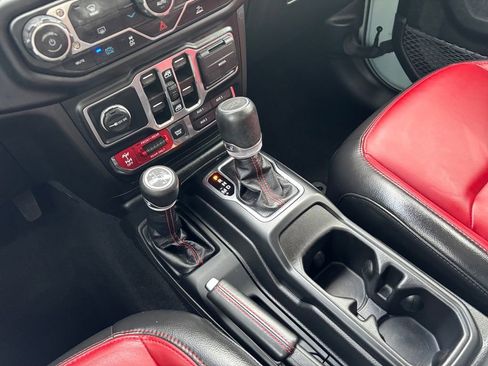 Used 2023 Jeep Wrangler Unlimited Rubicon 4xe AWD/4WD image 19