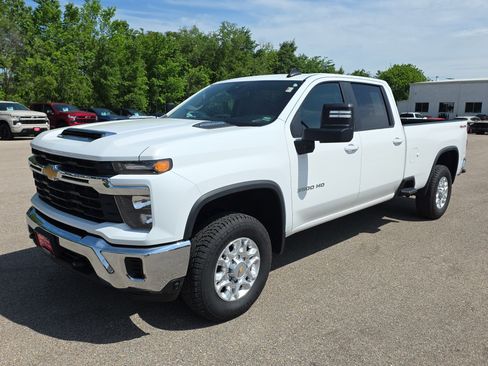 Used 2024 Chevrolet Silverado 3500 LT AWD/4WD image 4