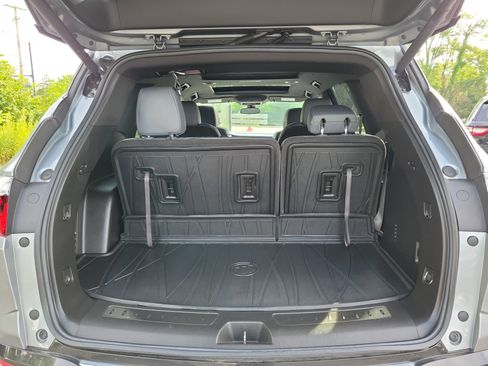 Used 2023 Buick Enclave Essence w/ Experience Buick Package image 8