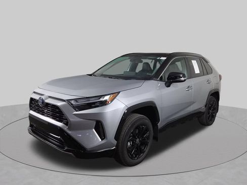 Used 2024 Toyota RAV4 XSE AWD/4WD image 2