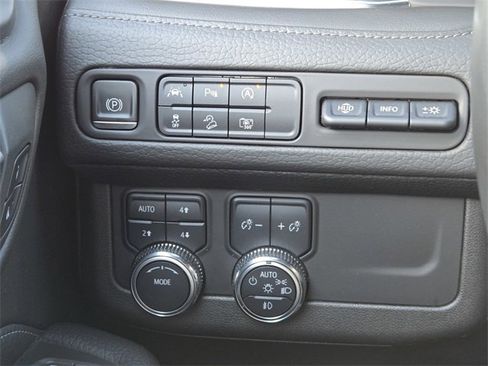 Used 2023 GMC Yukon Denali image 23