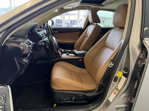 Used 2016 Lexus IS 200t RWD image 31