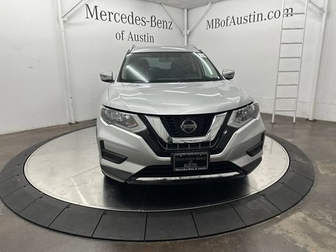 Used 2018 Nissan Rogue SV FWD image 2