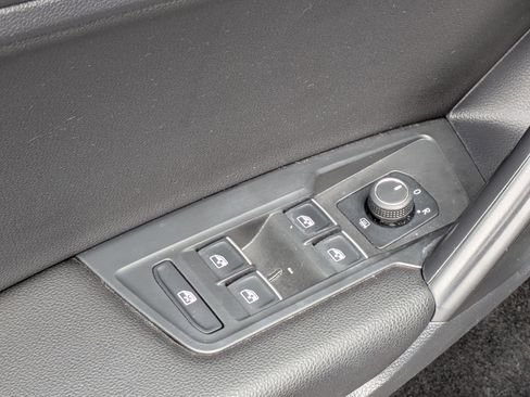Used 2021 Volkswagen Tiguan SE R-Line FWD image 10