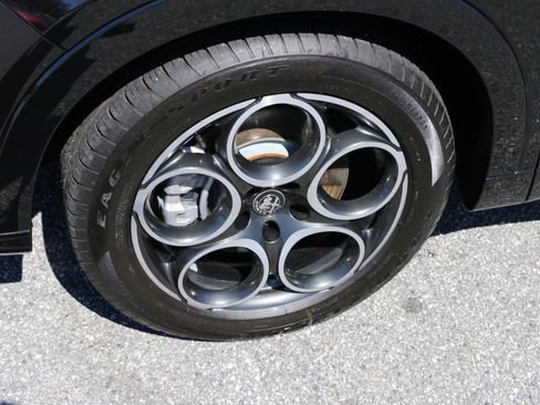 Used 2025 Alfa Romeo Tonale image 14