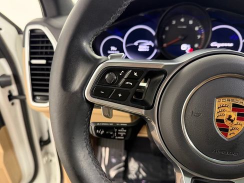 Certified 2022 Porsche Cayenne Platinum Edition AWD/4WD image 25