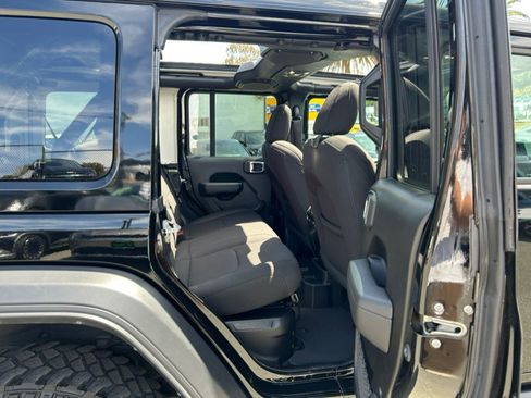 Used 2023 Jeep Wrangler Unlimited w/ Sun & Screen Package AWD/4WD image 39