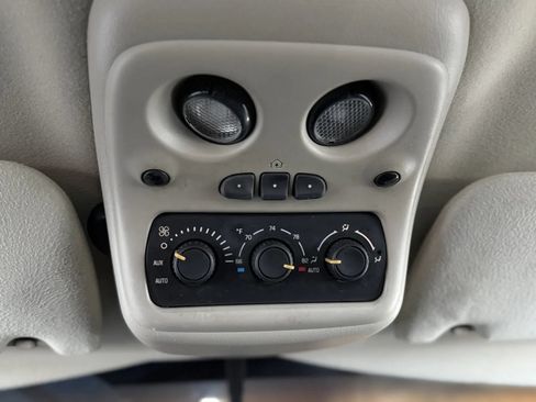 Used 2005 GMC Yukon XL Denali AWD/4WD image 31