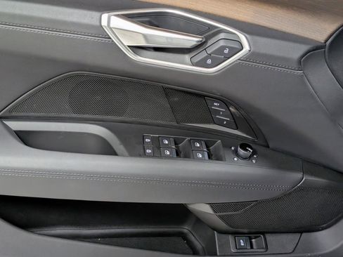 Used 2022 Audi e-tron GT Premium Plus image 14