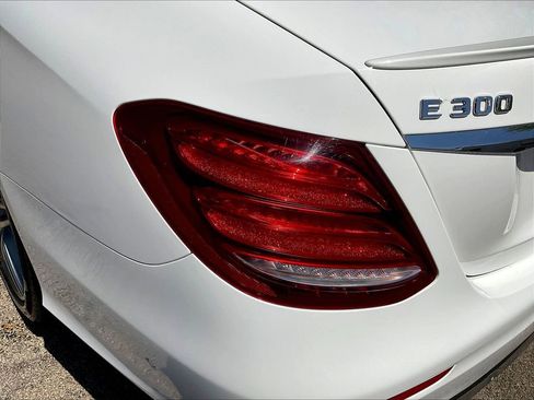 Used 2019 Mercedes-Benz E 300 4MATIC image 23