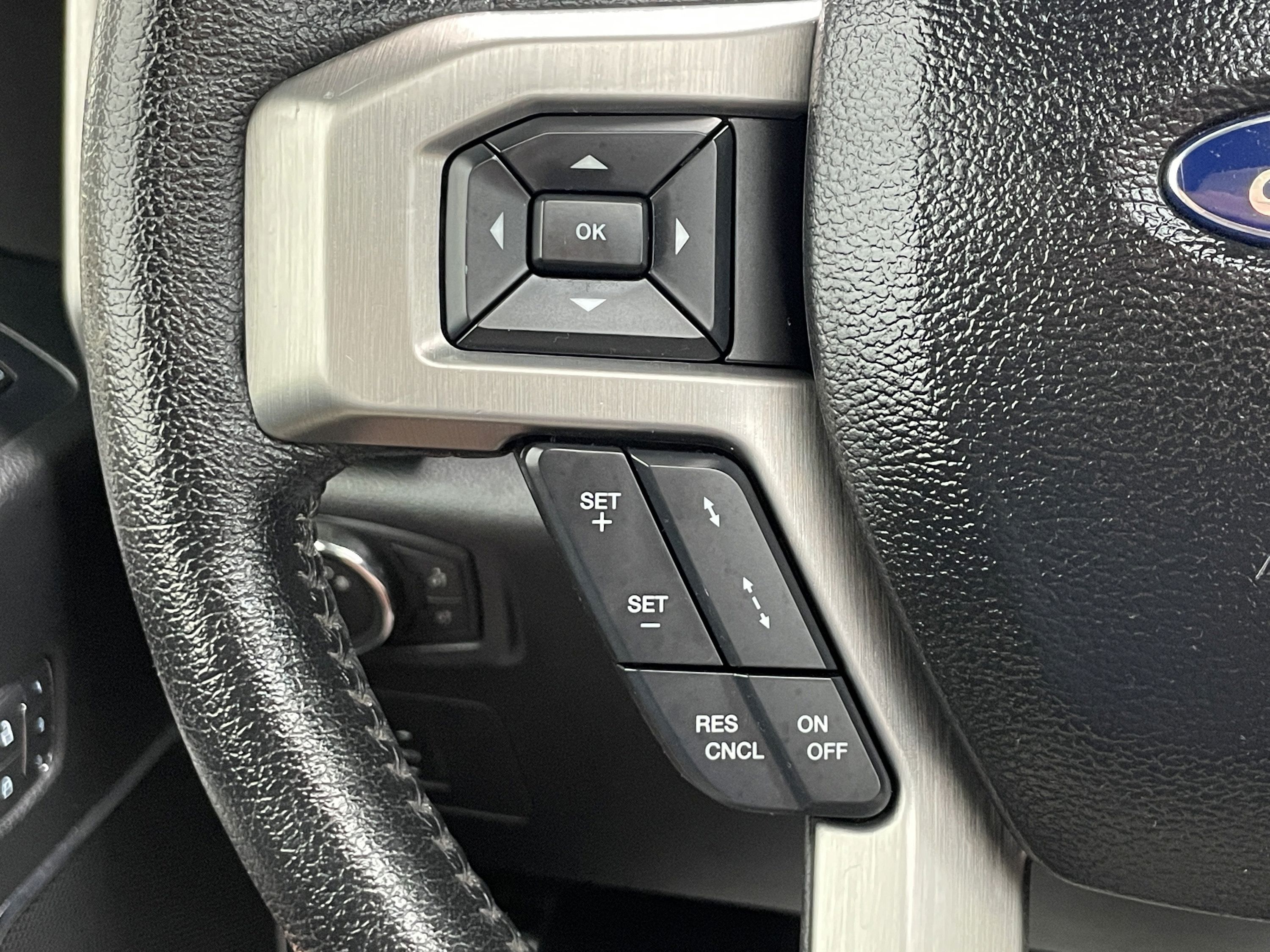 Used 2015 Ford F150 Platinum w/ Equipment Group 701A Luxury AWD/4WD image 17