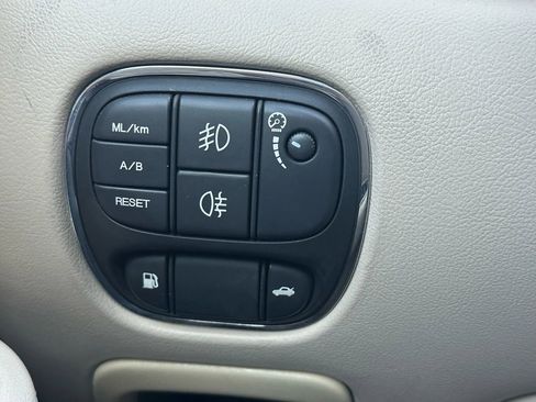 Used 2004 Jaguar XJ8 image 13