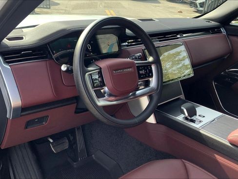 New 2025 Land Rover Range Rover SE image 8