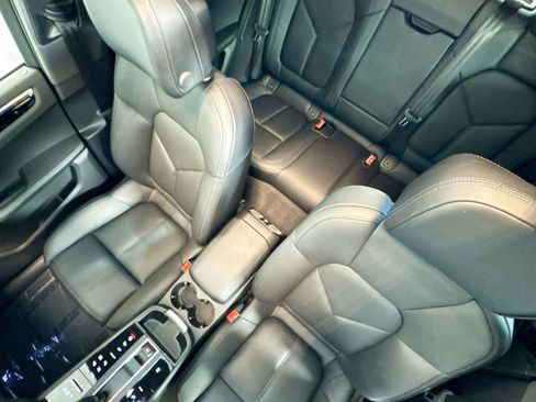 Used 2025 Porsche Macan image 19