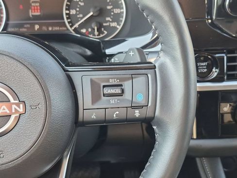 Used 2025 Nissan Pathfinder SL AWD/4WD image 19