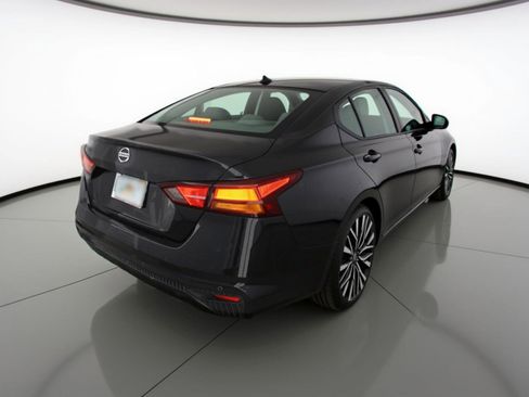 Used 2025 Nissan Altima 2.5 SV FWD image 9