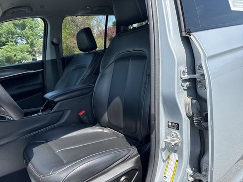 Used 2023 Jeep Grand Cherokee Limited w/ Luxury Tech Group II AWD/4WD image 9