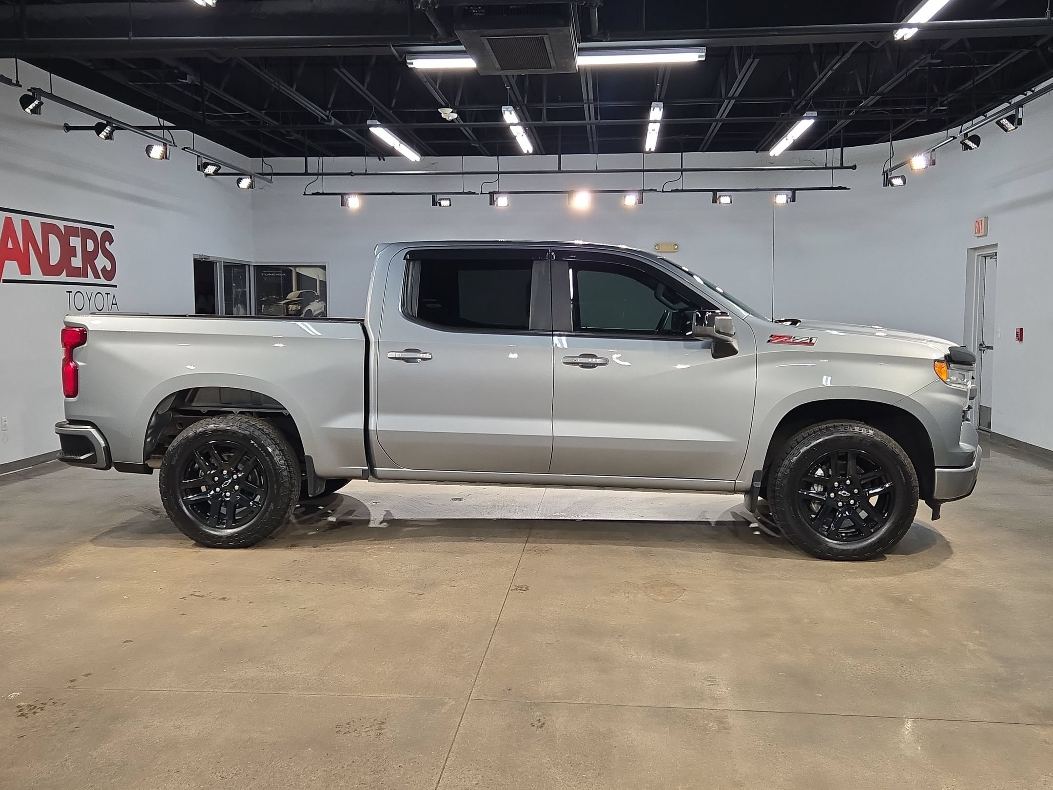 Used 2023 Chevrolet Silverado 1500 RST w/ Texas Edition Plus AWD/4WD image 8