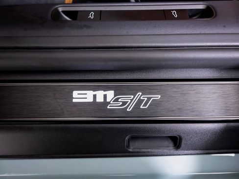 Certified 2024 Porsche 911 GT3 RS image 23