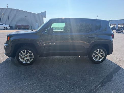 Used 2023 Jeep Renegade Latitude AWD/4WD image 9
