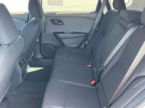 Used 2023 Nissan Rogue S image 12