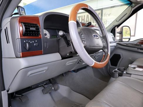 Used 2006 Ford F250 Lariat RWD image 33