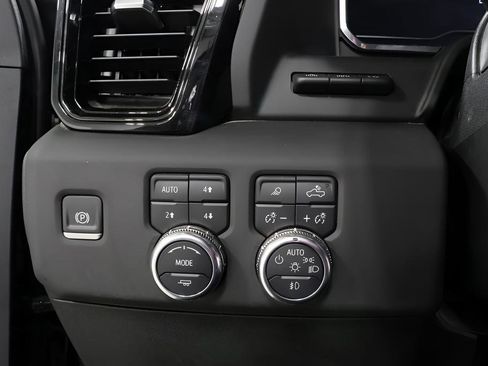 Used 2025 GMC Sierra 2500 AT4 w/ AT4 Premium Plus Package image 17