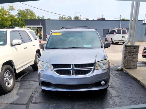 Used 2017 Dodge Grand Caravan SXT image 1