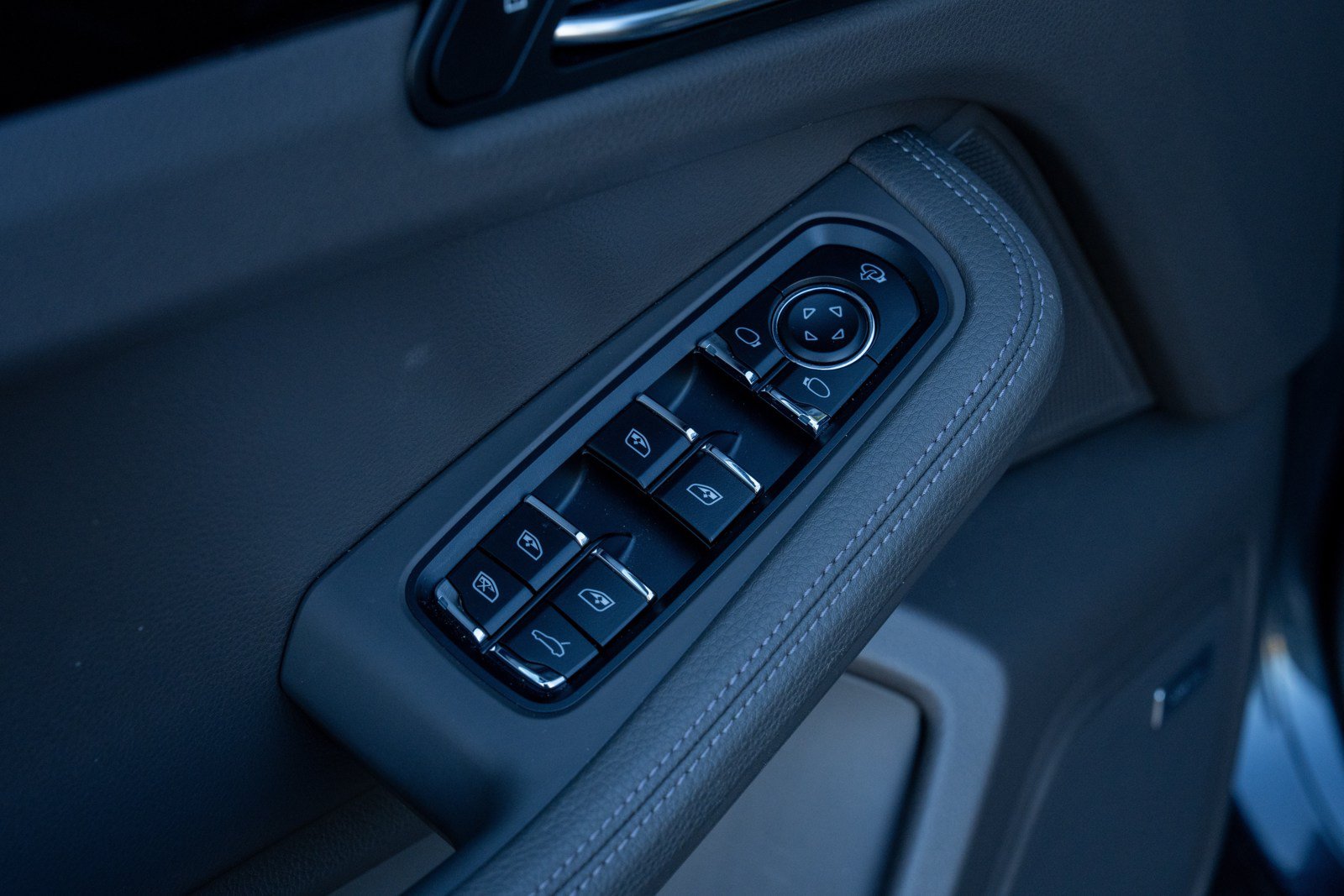Certified 2026 Porsche Macan AWD/4WD image 21