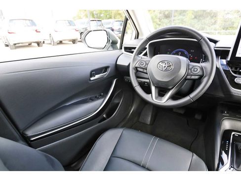 Used 2025 Toyota Corolla XLE image 6