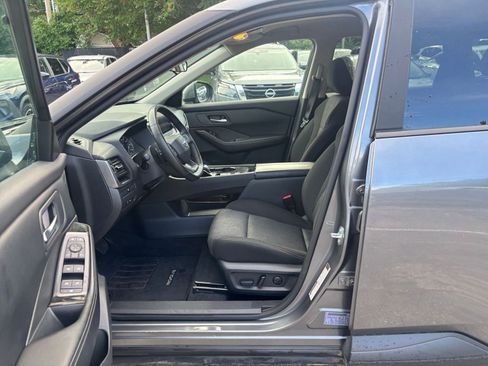 Used 2025 Nissan Rogue SV FWD image 29