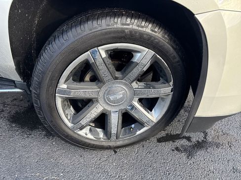 Used 2016 Cadillac Escalade Premium image 9