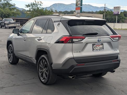 Used 2022 Toyota RAV4 XLE Premium AWD/4WD image 5