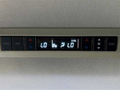 Used 2025 Toyota Sienna XLE image 23