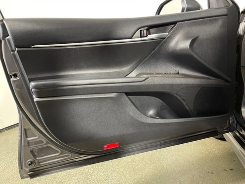 Used 2023 Toyota Camry SE image 17