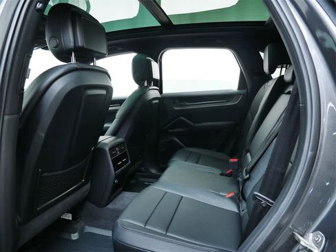 Used 2025 Porsche Cayenne image 13