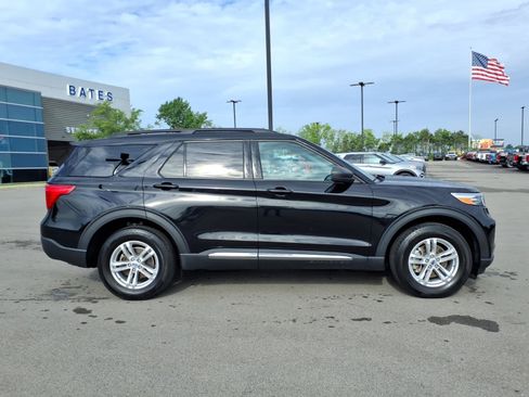 Certified 2023 Ford Explorer XLT AWD/4WD image 2