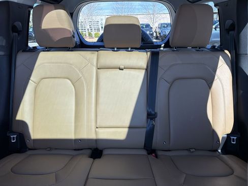 Used 2025 Land Rover Defender 110 S image 28