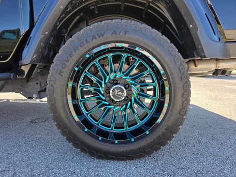 Used 2024 Jeep Gladiator Sport image 15