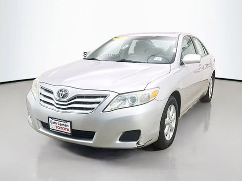 Used 2011 Toyota Camry LE image 3